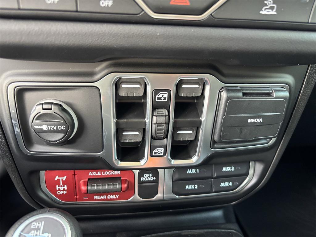 new 2025 Jeep Gladiator car, priced at $52,600