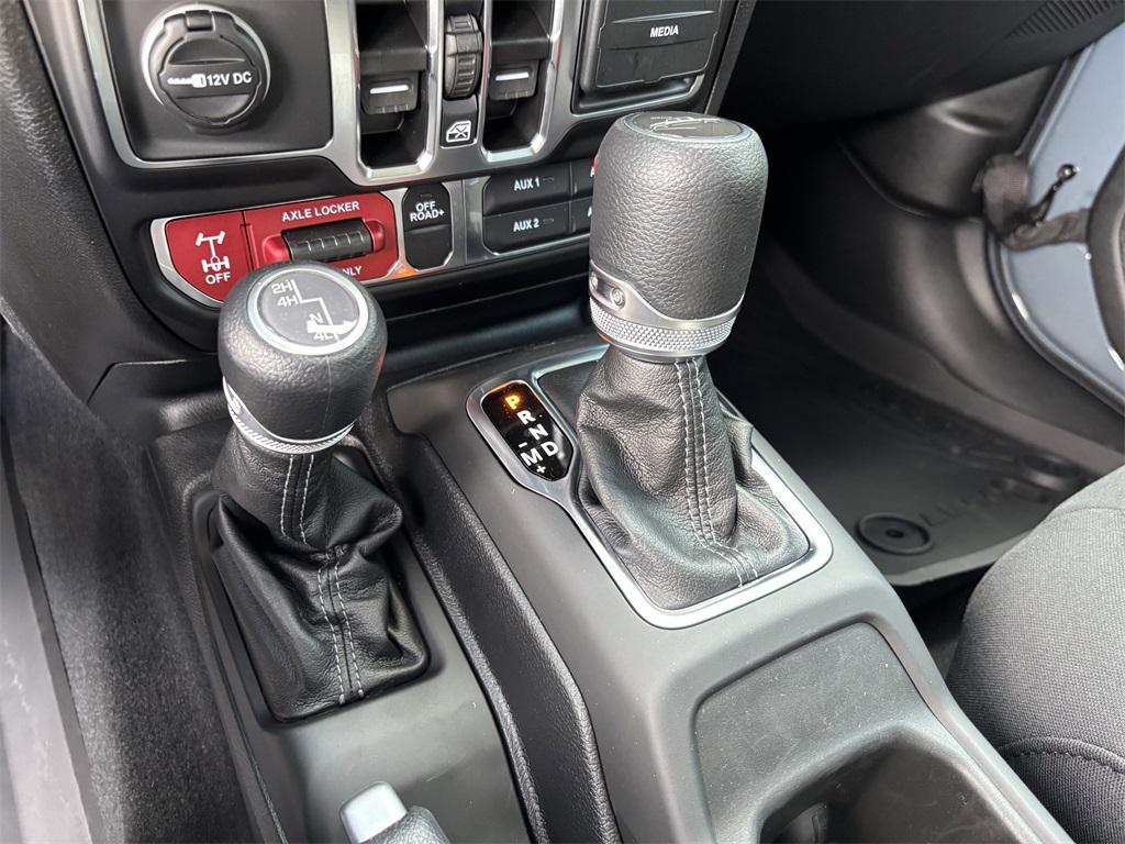 new 2025 Jeep Gladiator car, priced at $52,600