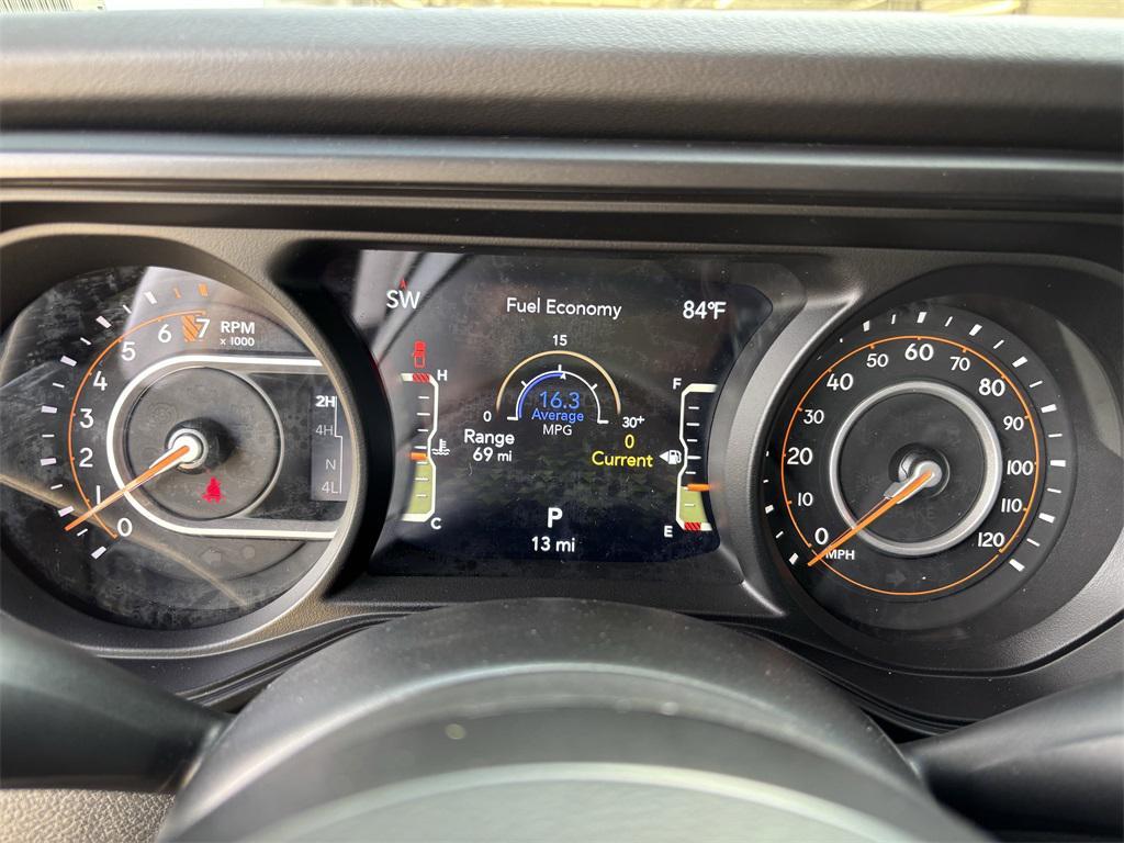 new 2025 Jeep Gladiator car, priced at $52,600