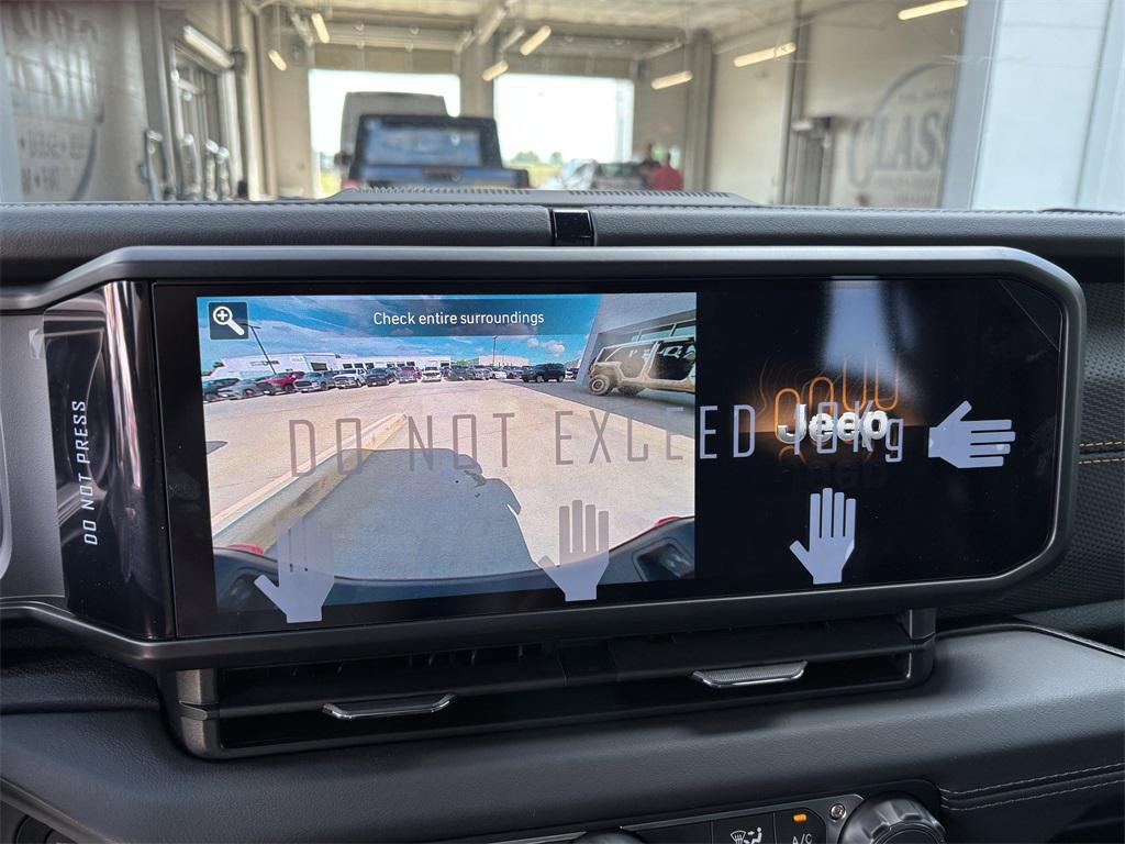 new 2025 Jeep Gladiator car, priced at $52,600