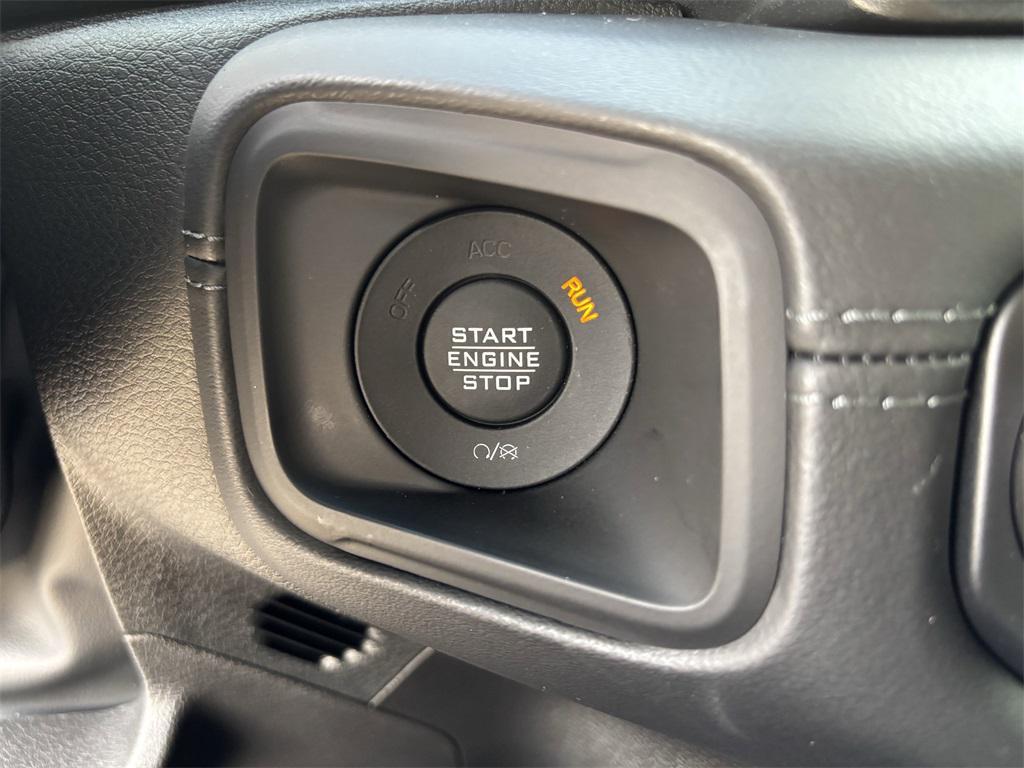 new 2025 Jeep Gladiator car, priced at $52,600