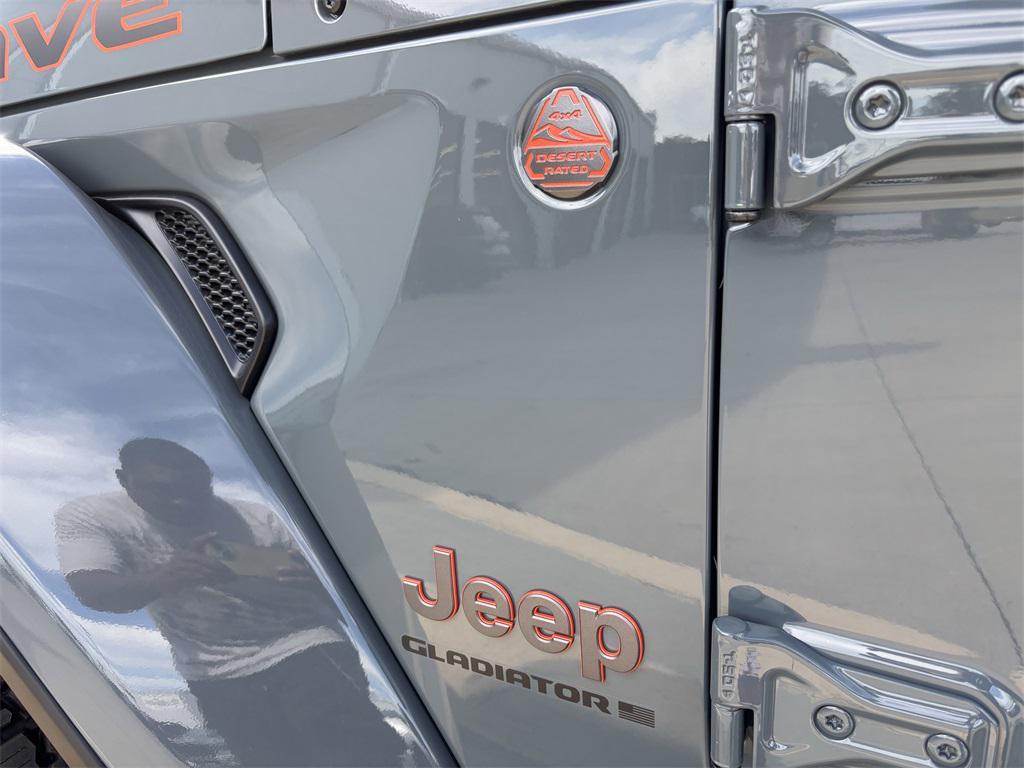 new 2025 Jeep Gladiator car, priced at $52,600