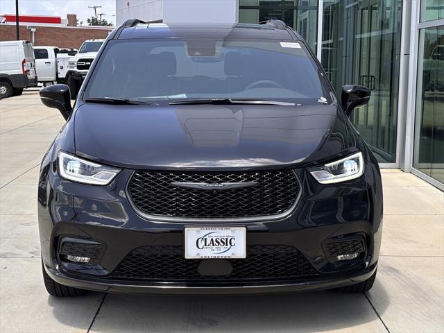 new 2025 Chrysler Pacifica car, priced at $51,456
