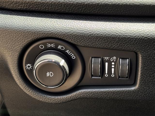 new 2025 Chrysler Pacifica car, priced at $51,456