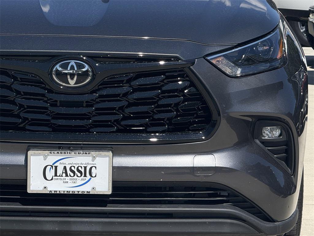 used 2023 Toyota Highlander car, priced at $34,992