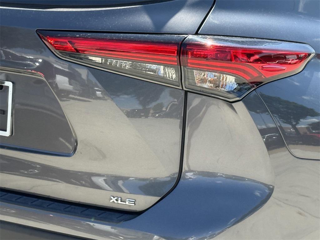 used 2023 Toyota Highlander car, priced at $34,992