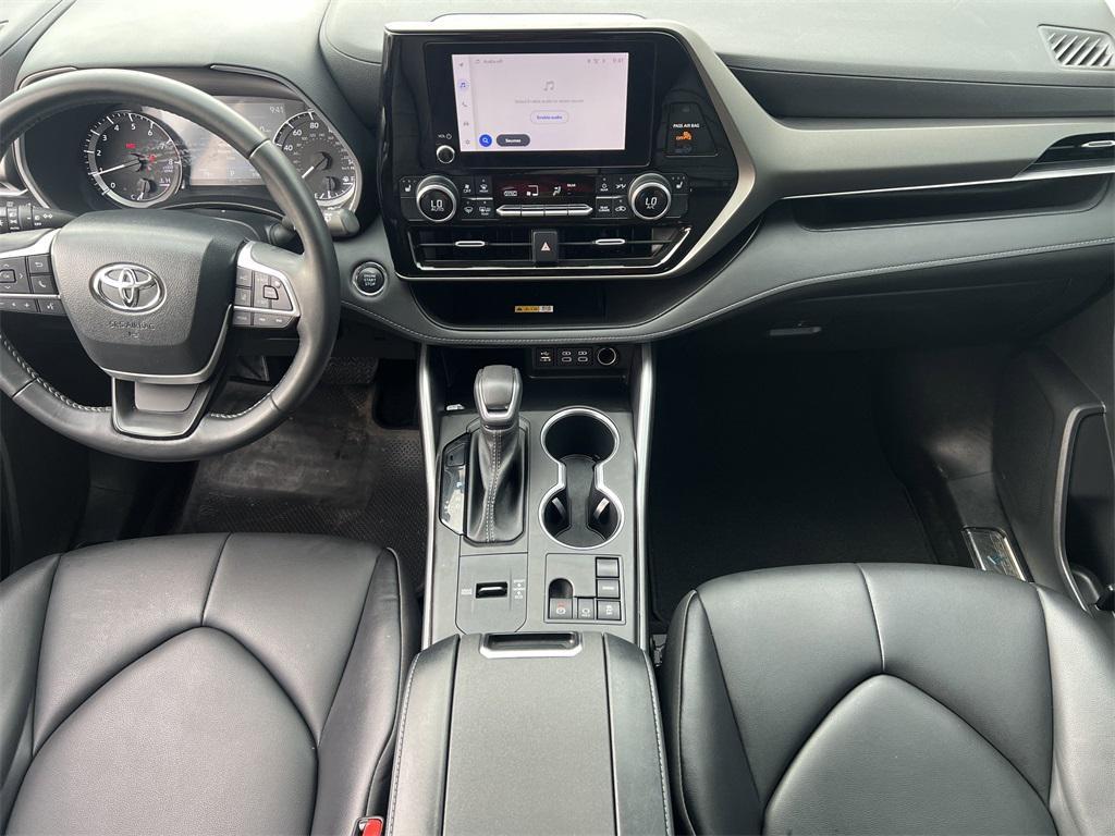 used 2023 Toyota Highlander car, priced at $34,992