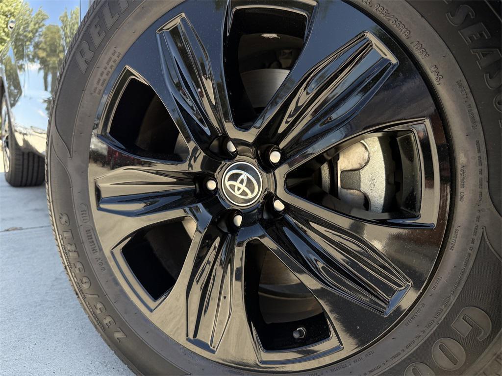 used 2023 Toyota Highlander car, priced at $34,992