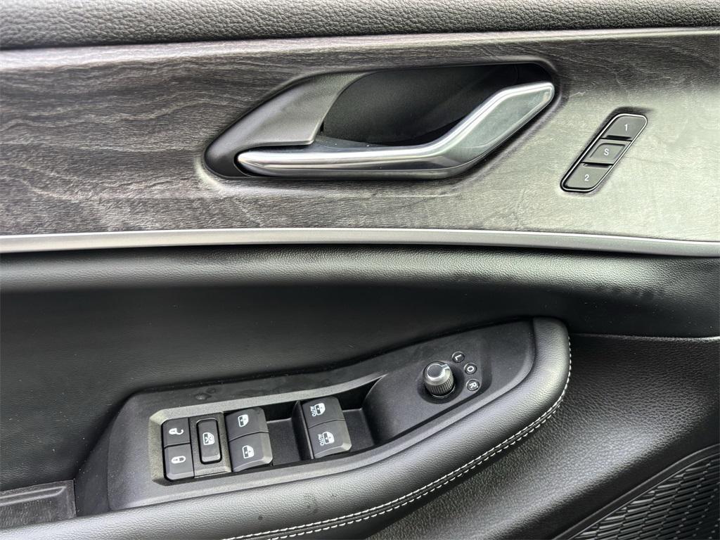 used 2025 Jeep Grand Cherokee L car