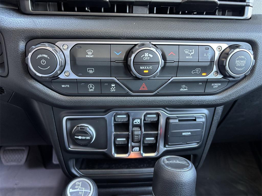 new 2025 Jeep Gladiator car, priced at $40,305