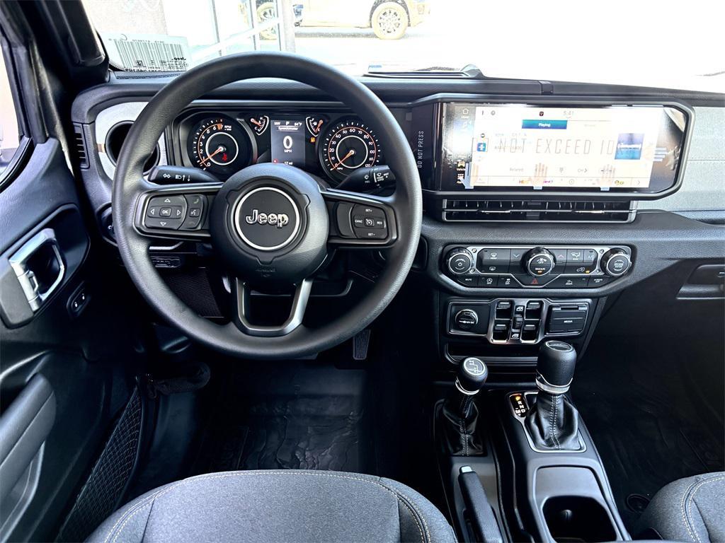 new 2025 Jeep Gladiator car, priced at $40,305