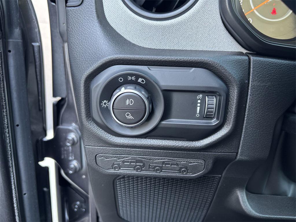 new 2025 Jeep Gladiator car, priced at $40,305