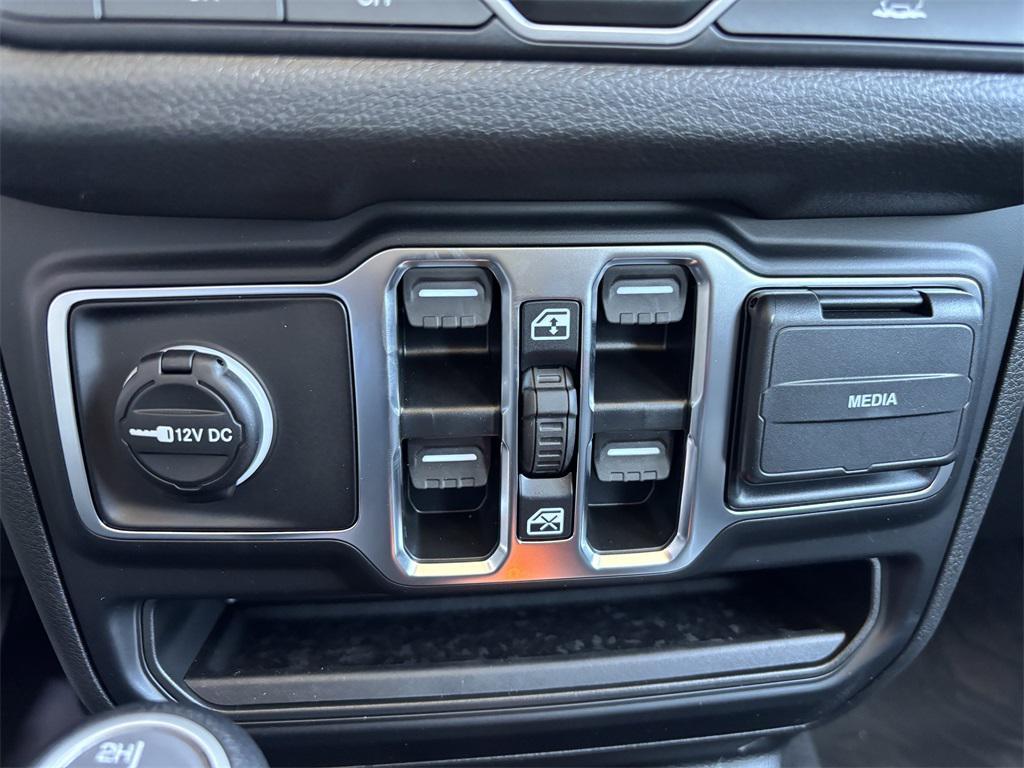 new 2025 Jeep Gladiator car, priced at $40,305