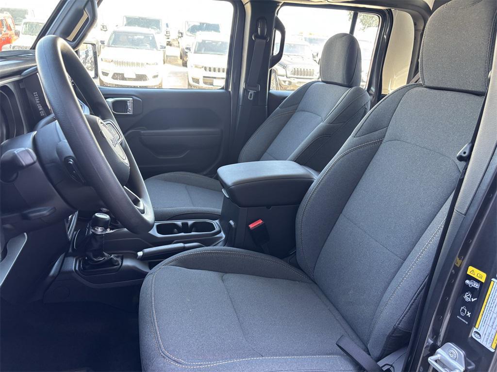 new 2025 Jeep Gladiator car, priced at $40,305