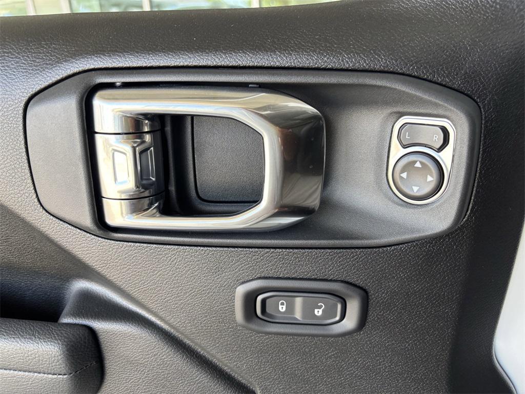 new 2025 Jeep Wrangler car, priced at $45,245