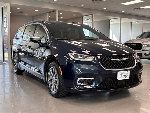 new 2025 Chrysler Pacifica car, priced at $54,475