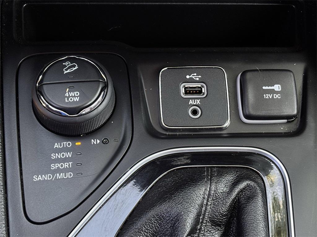 used 2019 Jeep Cherokee car, priced at $21,490