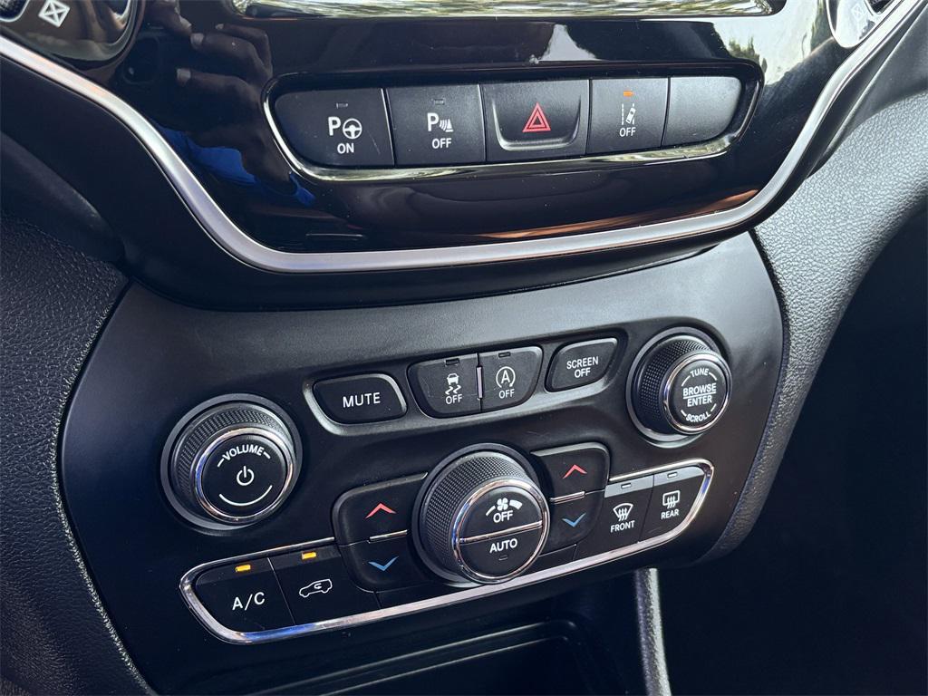 used 2019 Jeep Cherokee car, priced at $21,490