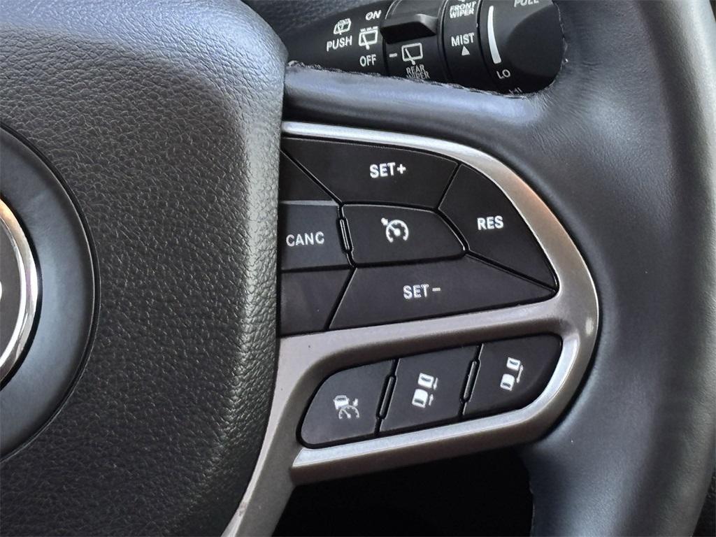 used 2019 Jeep Cherokee car, priced at $21,490