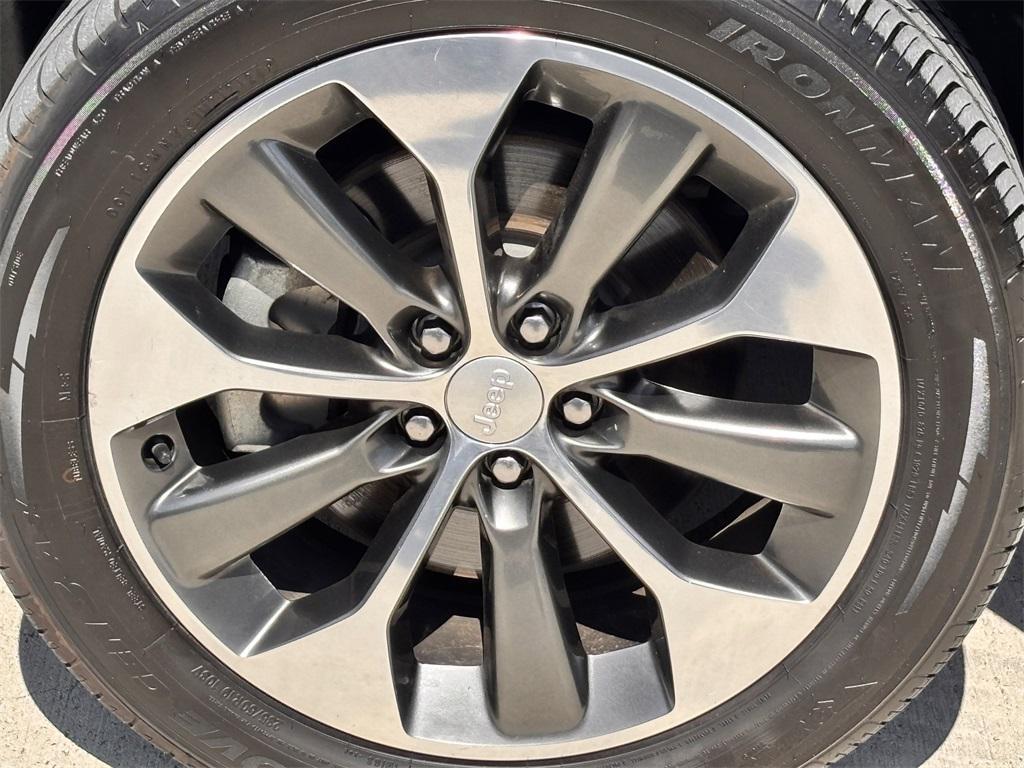 used 2019 Jeep Cherokee car, priced at $21,490