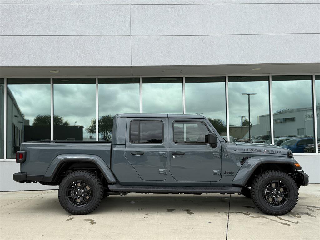 new 2025 Jeep Gladiator car, priced at $46,605