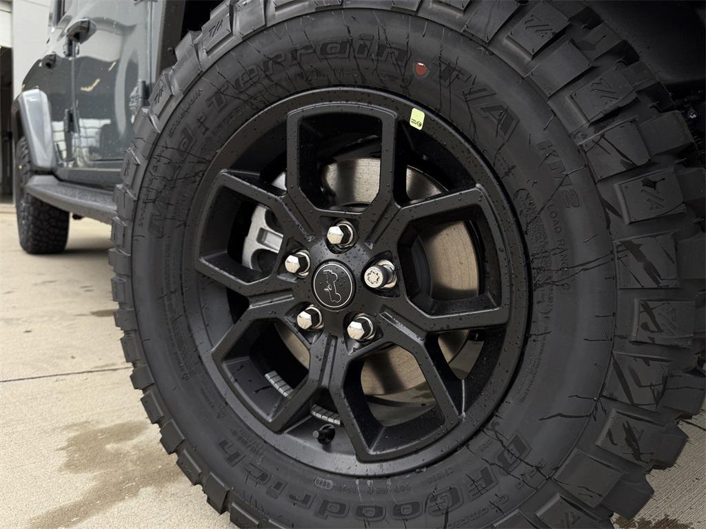 new 2025 Jeep Gladiator car, priced at $46,605