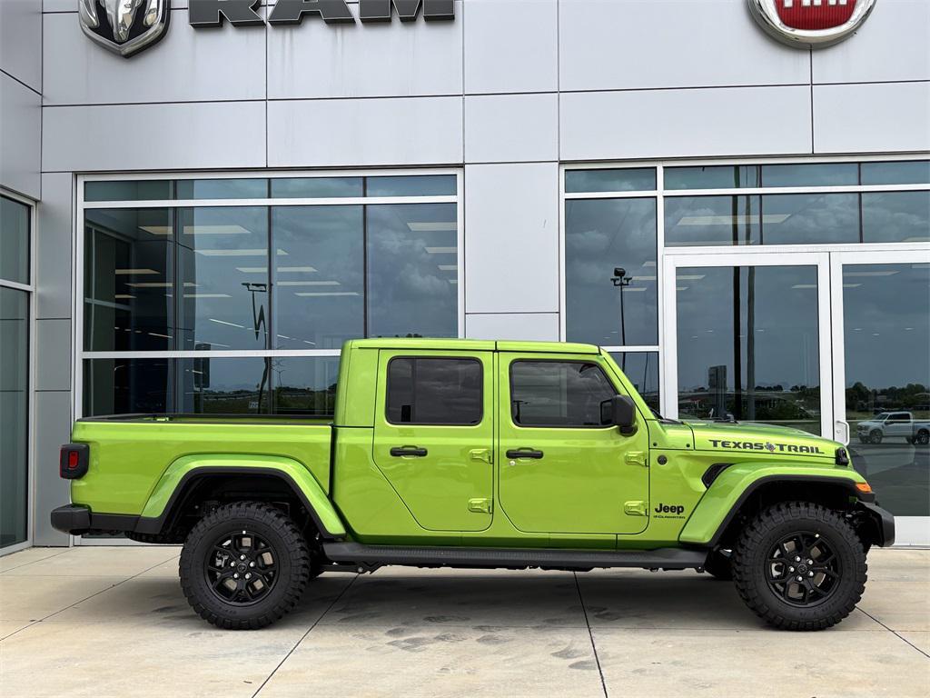 new 2025 Jeep Gladiator car, priced at $44,624