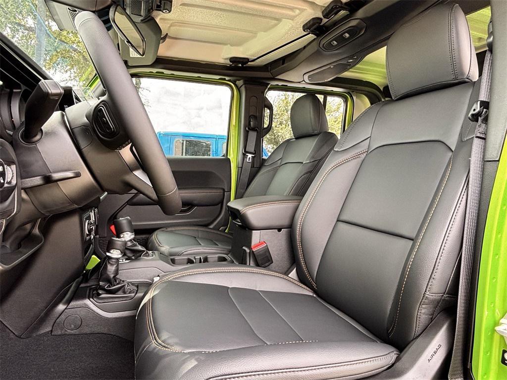 new 2025 Jeep Gladiator car, priced at $44,624