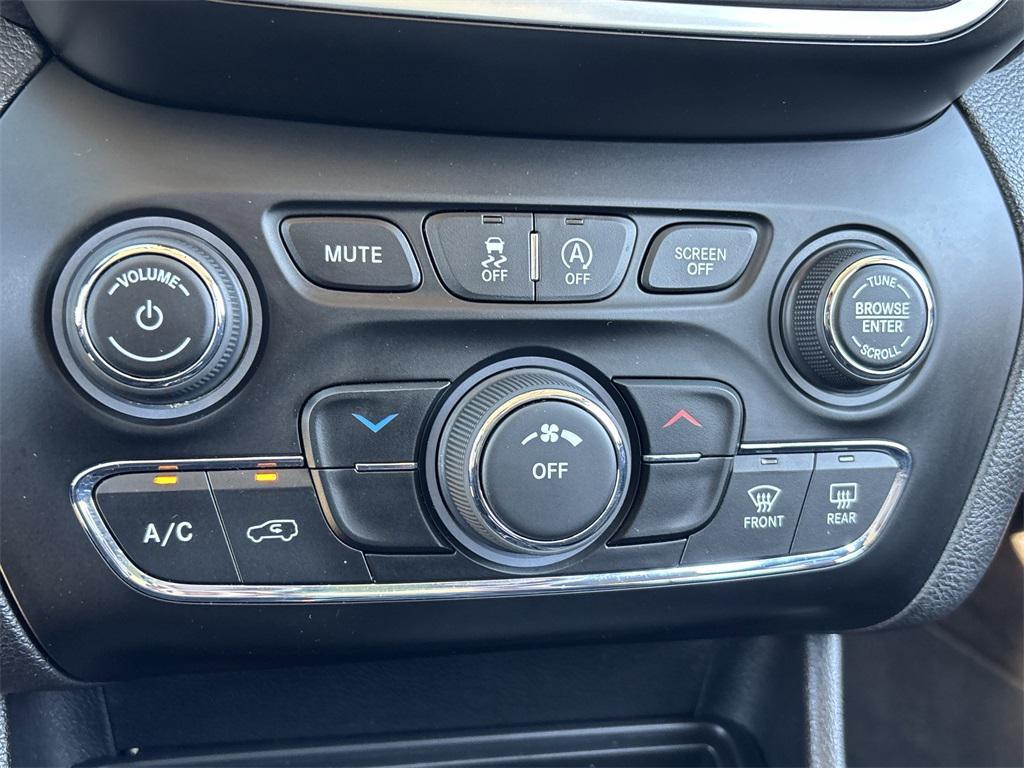 used 2019 Jeep Cherokee car, priced at $14,692
