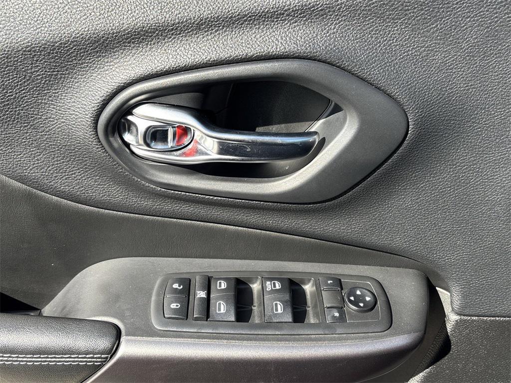 used 2019 Jeep Cherokee car, priced at $14,692