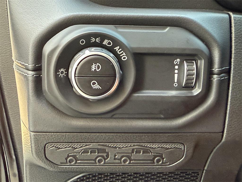 new 2025 Jeep Gladiator car, priced at $46,200