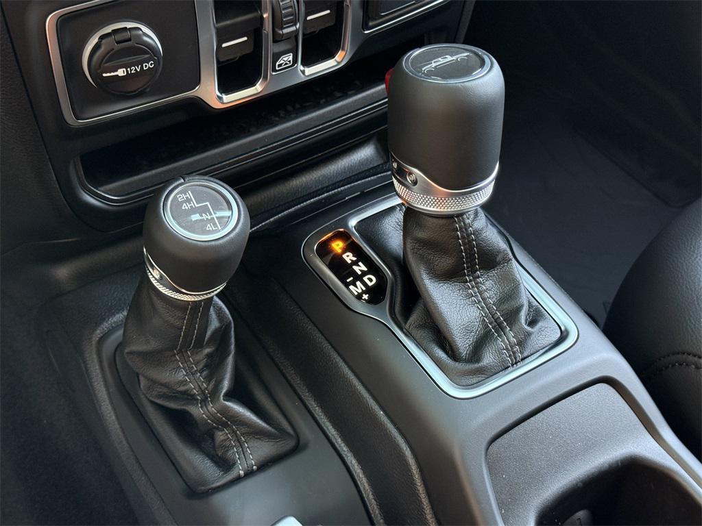 new 2025 Jeep Gladiator car, priced at $46,200