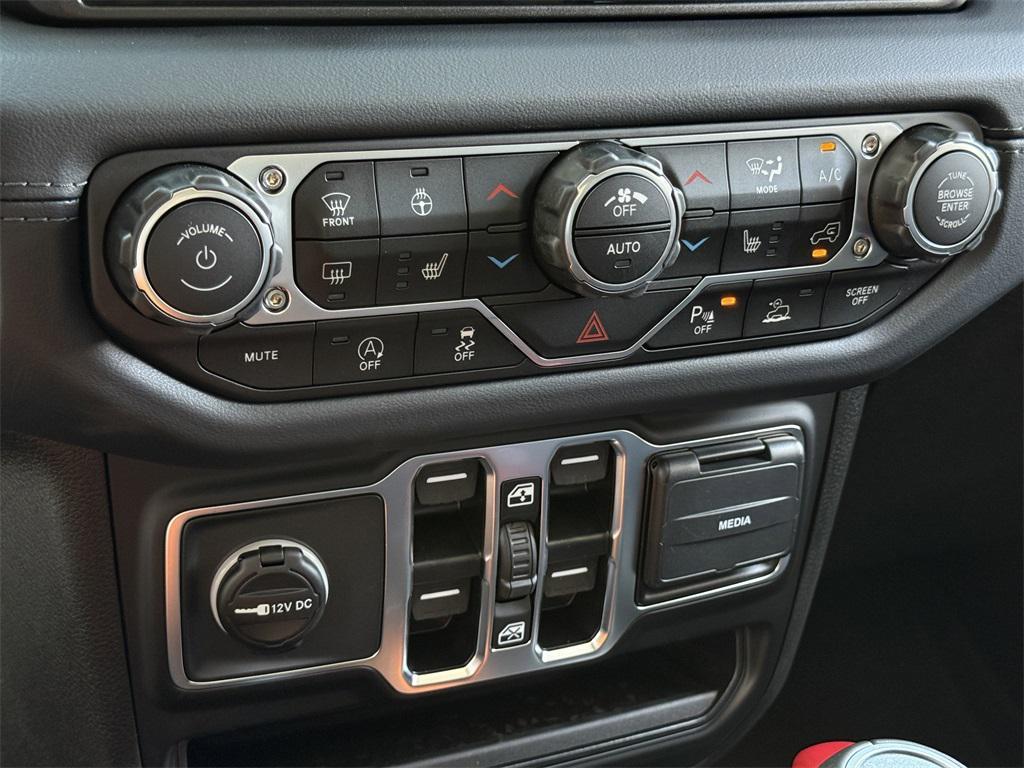 new 2025 Jeep Gladiator car, priced at $46,200