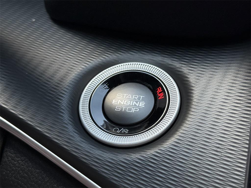 new 2025 Jeep Grand Cherokee car, priced at $38,125