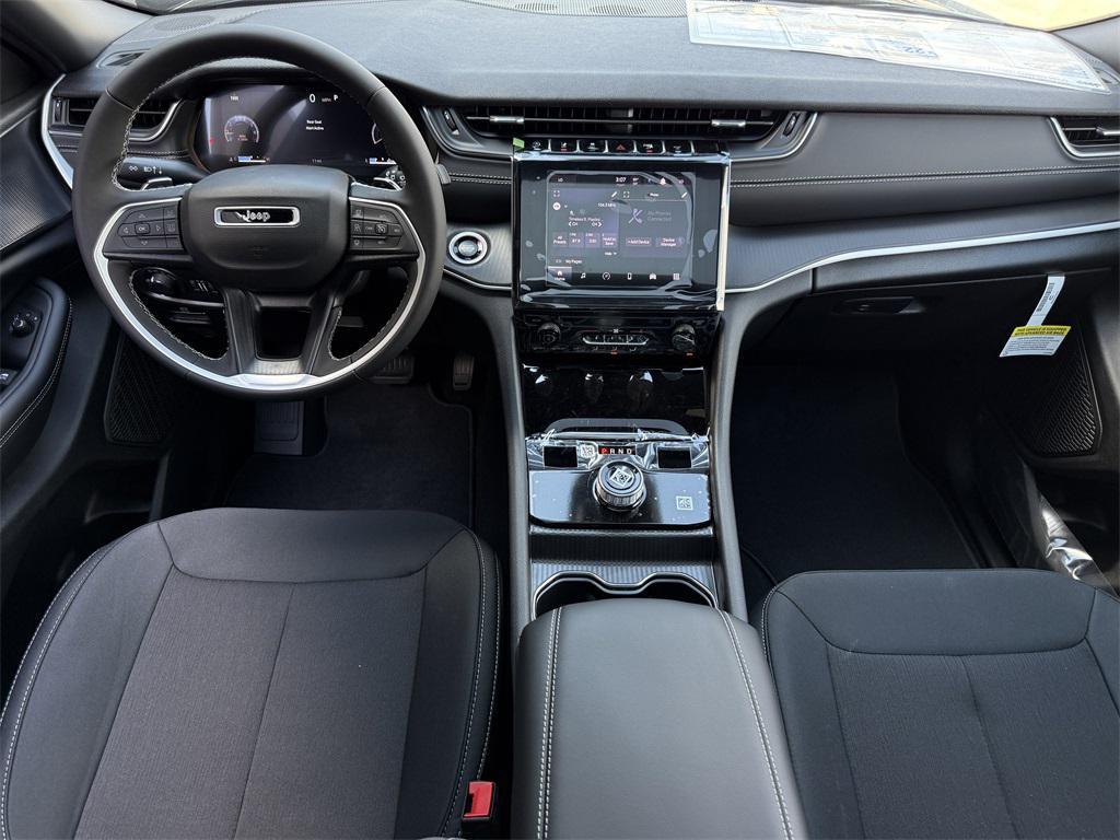 new 2025 Jeep Grand Cherokee car, priced at $38,125