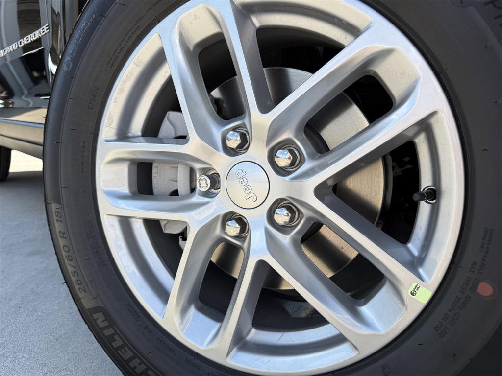 new 2025 Jeep Grand Cherokee car, priced at $38,125