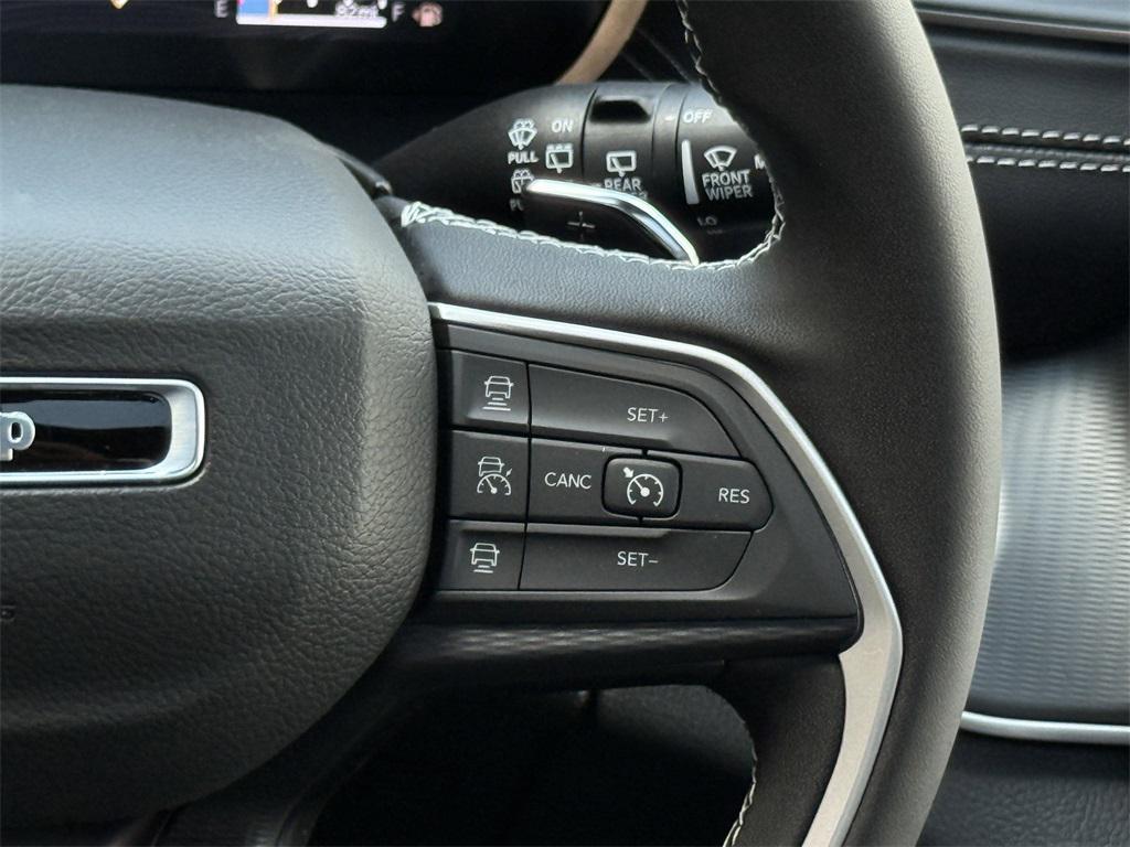 new 2025 Jeep Grand Cherokee car, priced at $38,125