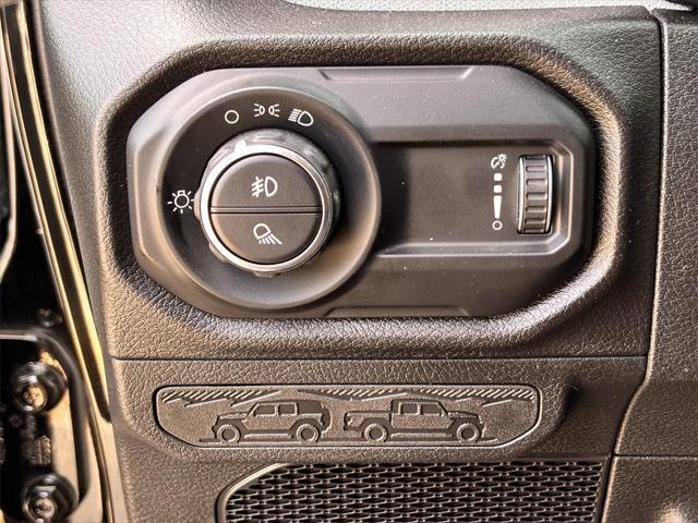 new 2025 Jeep Gladiator car, priced at $41,885