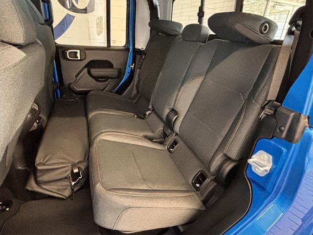 new 2025 Jeep Gladiator car, priced at $38,187