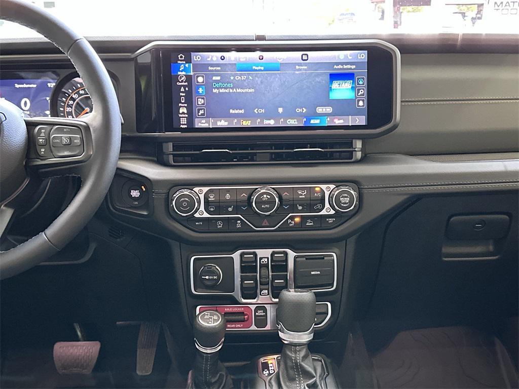 new 2025 Jeep Gladiator car, priced at $58,915