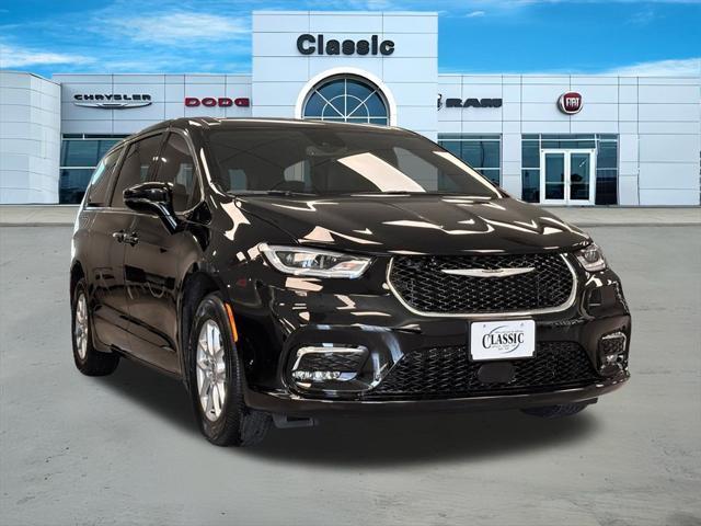 new 2025 Chrysler Pacifica car, priced at $41,452