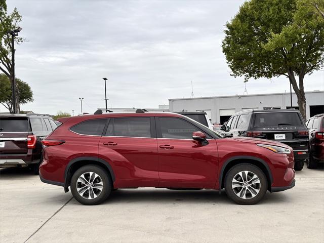 used 2023 Toyota Highlander car, priced at $39,988