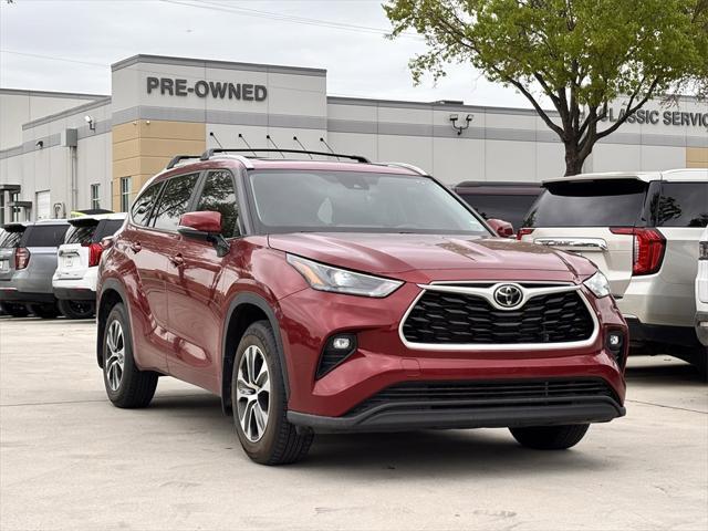 used 2023 Toyota Highlander car, priced at $39,988