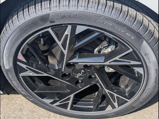 new 2025 Kia K5 car, priced at $30,930