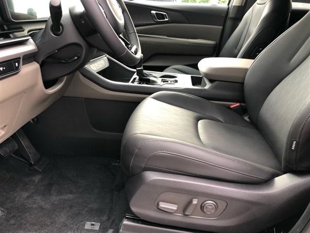 new 2025 Kia Carnival car, priced at $41,175