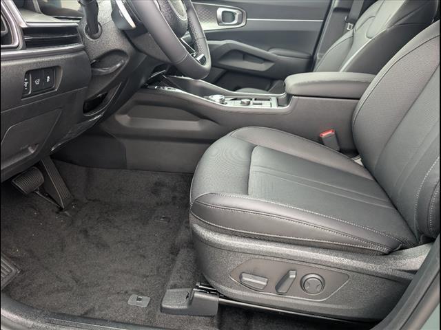 new 2025 Kia Sorento Hybrid car, priced at $41,495