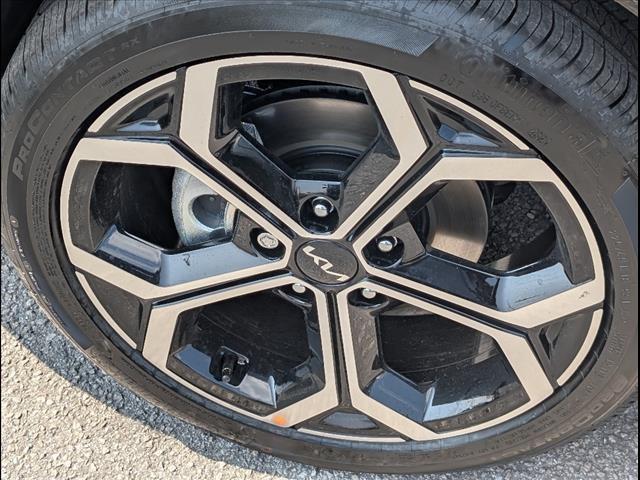 new 2025 Kia Niro car, priced at $32,055