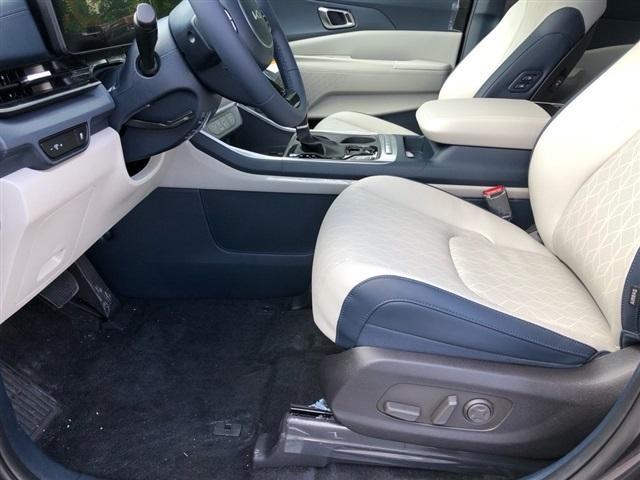 new 2025 Kia Carnival car, priced at $41,175
