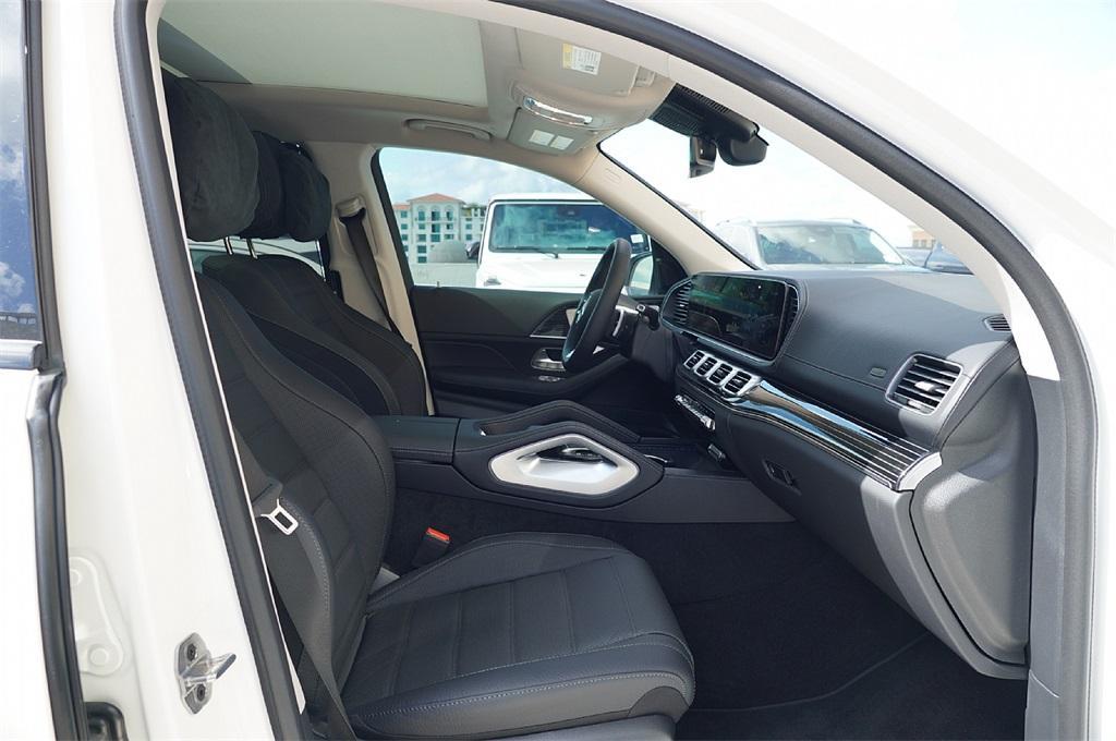 new 2025 Mercedes-Benz GLS 580 car, priced at $116,739