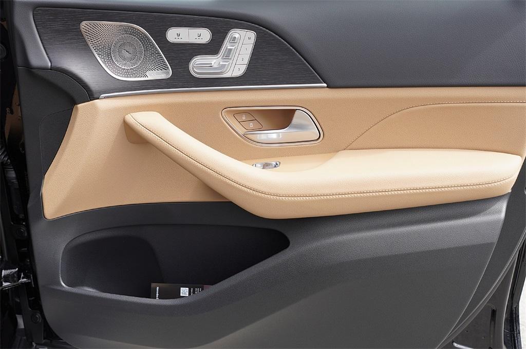 new 2025 Mercedes-Benz GLS 450 car, priced at $94,381